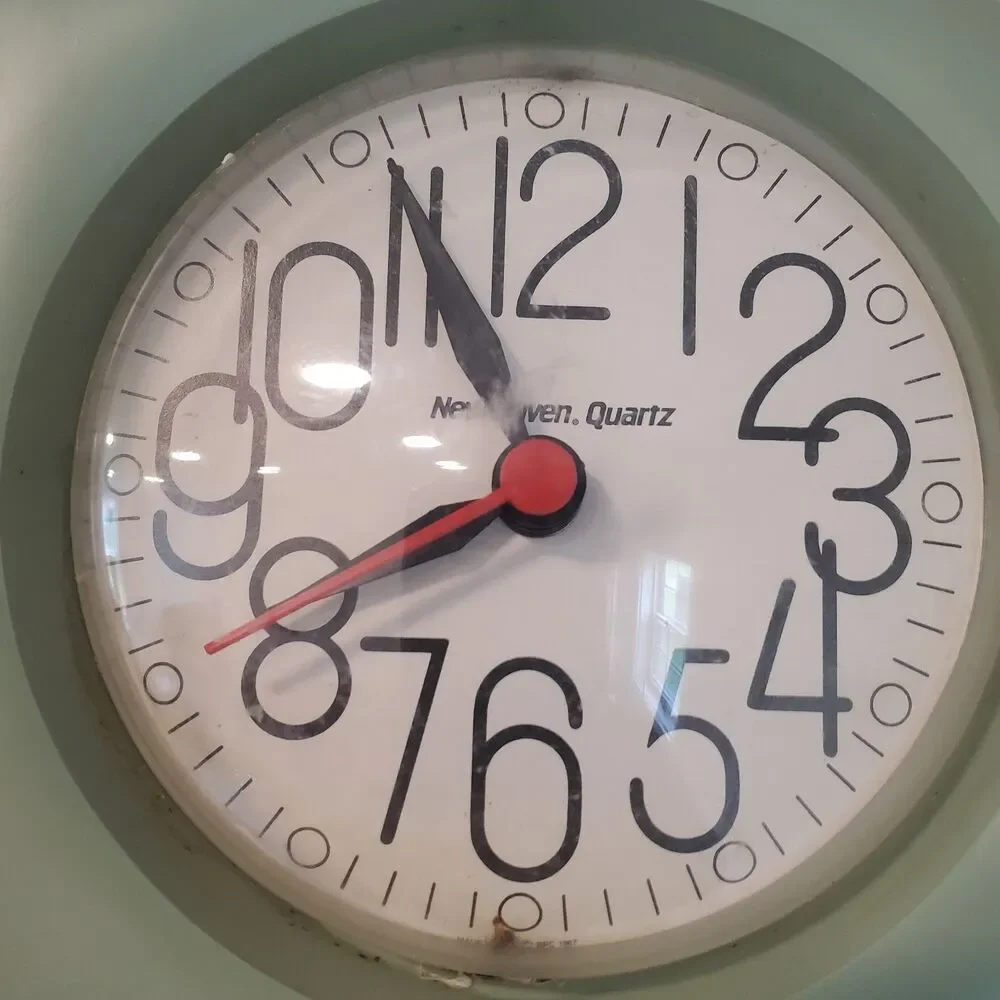 Vintage Avocado Green New Haven Quartz/Burwood USA Made Bath Wall Clock Untested